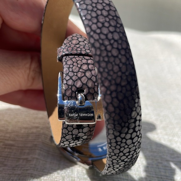 MICHAEL KORS Slim Runway Silver-Tone and Leather Wrap Watch - Picture 7 of 8